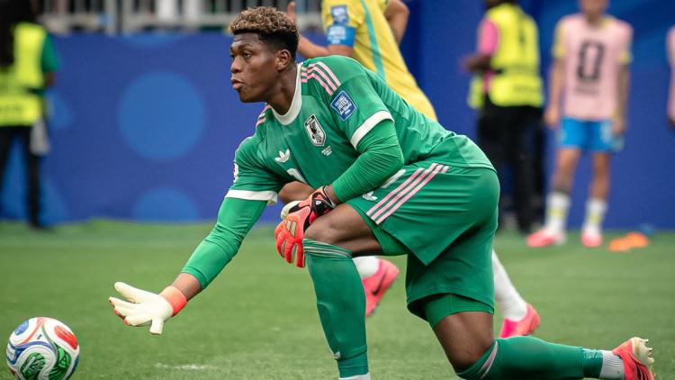 Le PSG recrute Zion Suzuki