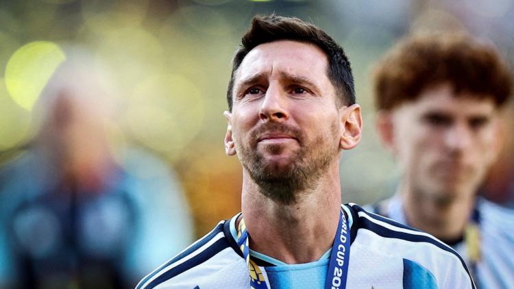 Lionel Messi en Deuil Après la Mort de Son Père