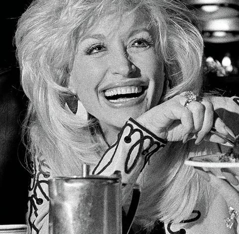Dolly Parton, icône et alliée des droits LGBTQ+