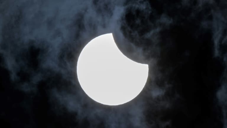 Une Rumeur Infondée : La Vérité sur l&rsquo;Eclipse Solaire du 12 Août 2026