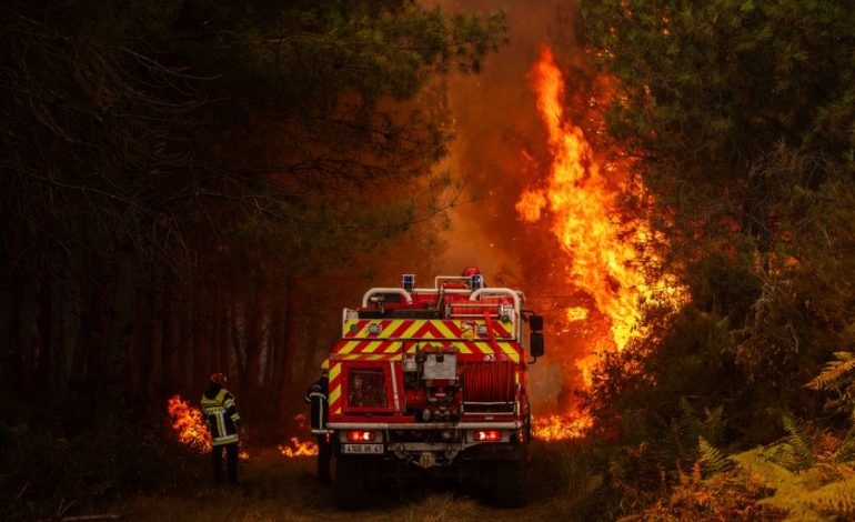 Les pompiers de Gironde face à des défis multiples lors des mégafeux