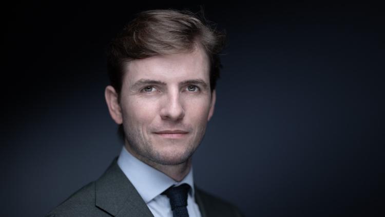 Le journaliste Erik Tegnér agressé par un groupe antifasciste