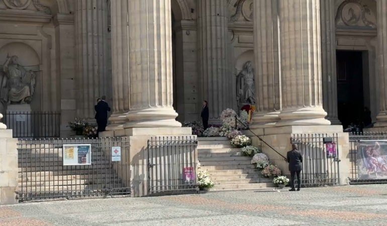 Les obsèques de Mathilde Favier et Nicolas Altmayer
