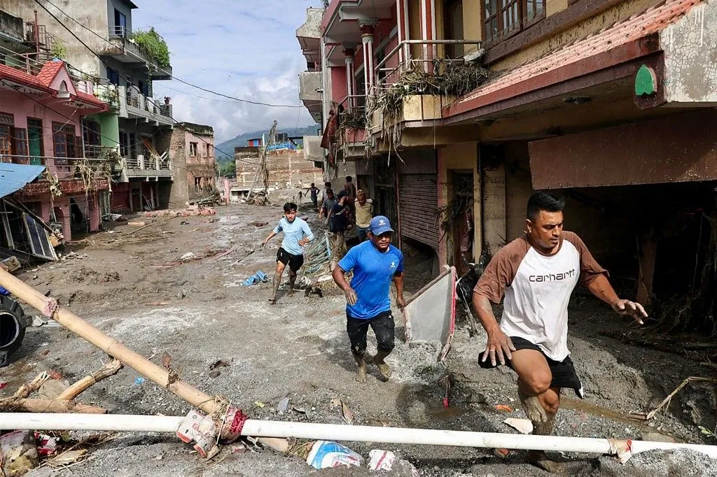 Inondations dévastatrices au Népal et au Tibet