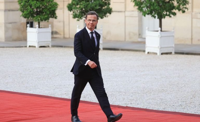 Macron et Kristersson Concluent Accord Naval à Stockholm