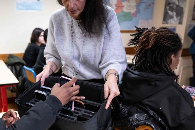 Interdiction des téléphones portables au lycée : des difficultés de mise en œuvre
