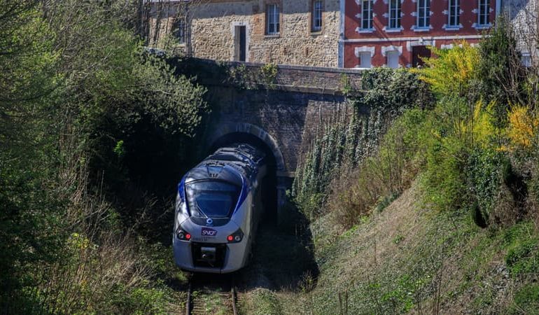 Vol de câbles électriques perturbe le trafic ferroviaire en Normandie