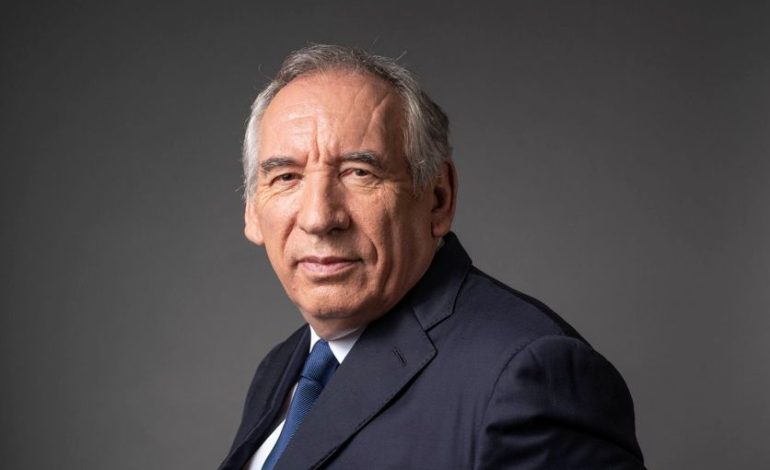 François Bayrou : Un Regard Sur Le Temps