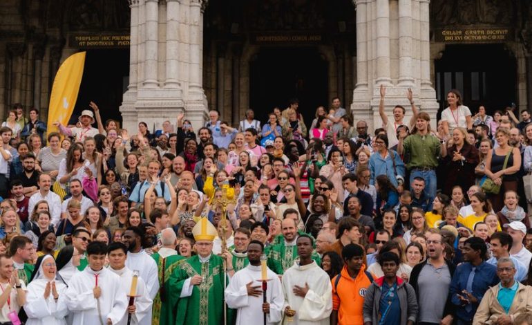 Rassemblement à Montmartre : Le Festival Santos