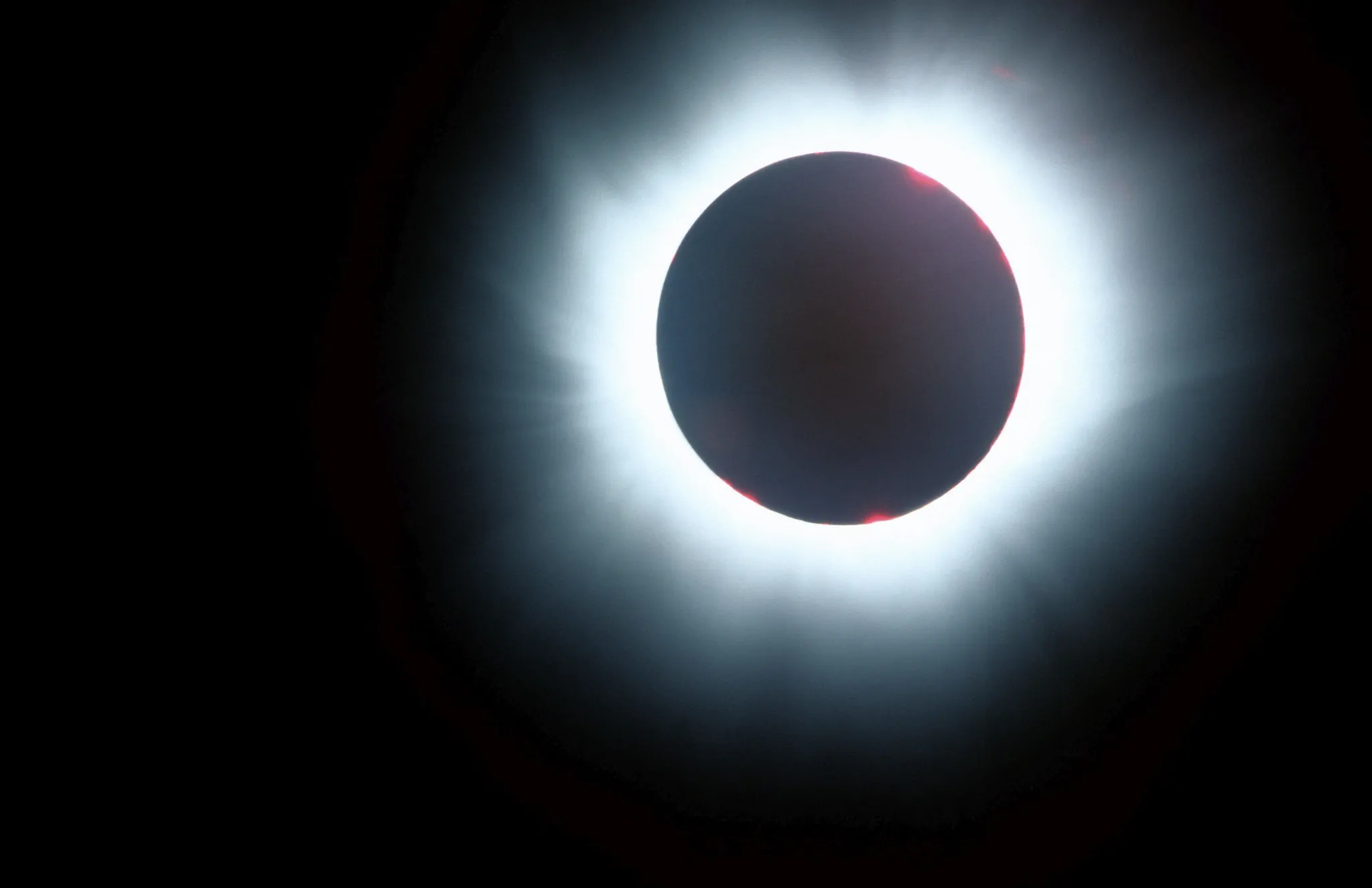 L&rsquo;éclipse solaire crée la ruée vers les lunettes à Nancy