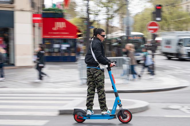 Extension des obligations de sécurité pour les conducteurs de trottinettes à Paris