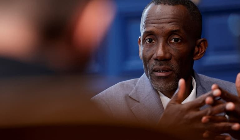 Accusations de fraude visant le maire de Saint-Denis: une enquête ouverte