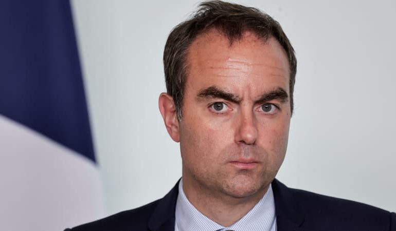 Sébastien Lecornu en visite à Mayotte un an après la loi de refondation