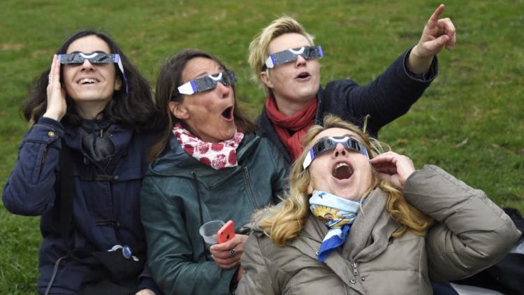 Éclipse Spectaculaire et Évènement Musical à Biarritz