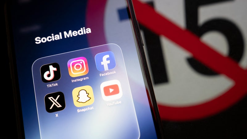 La France envisage d&rsquo;interdire les réseaux sociaux aux moins de 15 ans