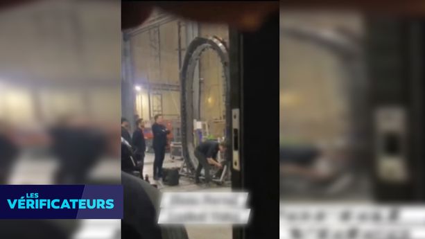 Une vidéo d&rsquo;Elon Musk devant un portail temporel démasquée