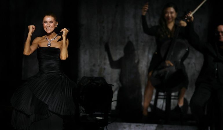 Céline Dion enflamme la Plenitude Arena