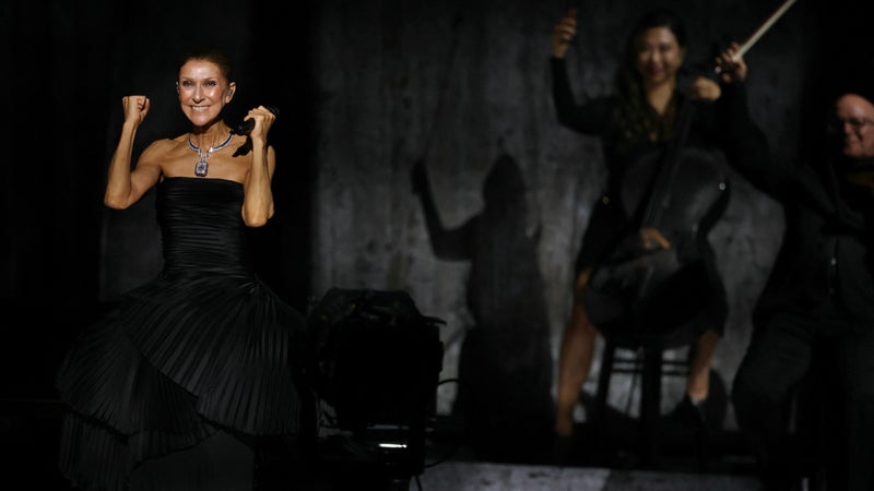 Céline Dion enflamme la Plenitude Arena