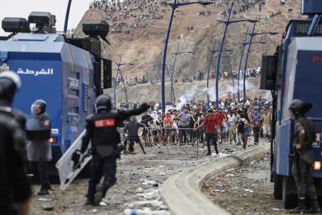 Les Forces de Sécurité Marocaines et la Crise de Migrants à Ceuta
