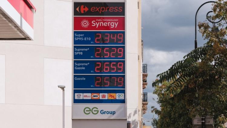 La hausse des prix des carburants suscite des manifestations mondiales
