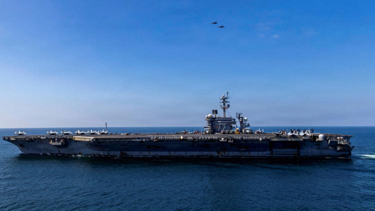 Accueillir le porte-avions Abraham Lincoln à Pattaya : défis et enjeux