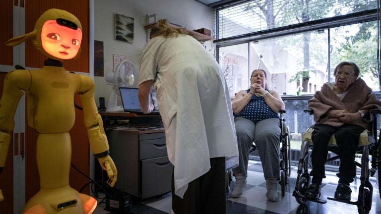 Quand l&rsquo;intelligence artificielle soutient les personnes atteintes de la maladie d&rsquo;Alzheimer