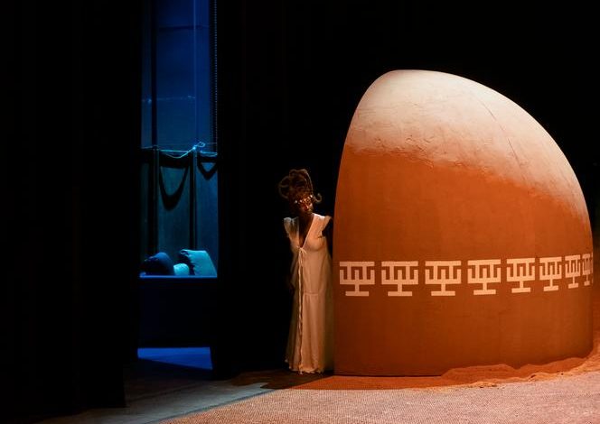 Une pièce de théâtre qui imagine un monde où les femmes ont le pouvoir