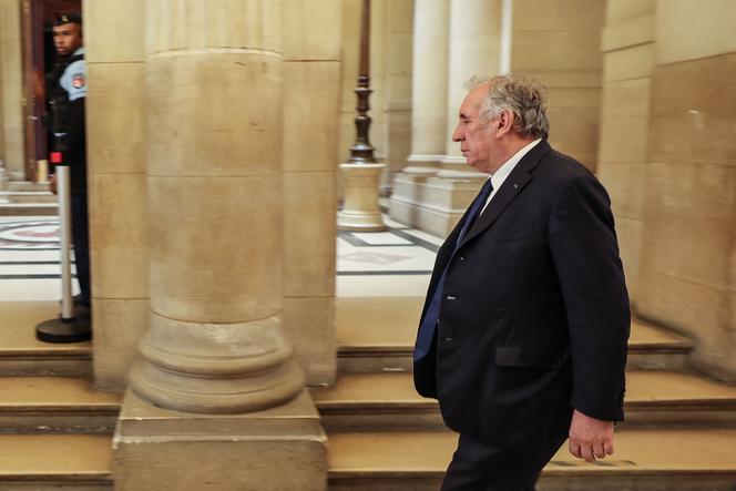 Critique du processus judiciaire autour de François Bayrou pour la gestion des assistants d&rsquo;eurodéputés du MoDem