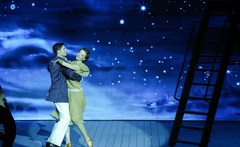 Singin&rsquo; in the Rain au Lido de Paris : Un classique réinventé