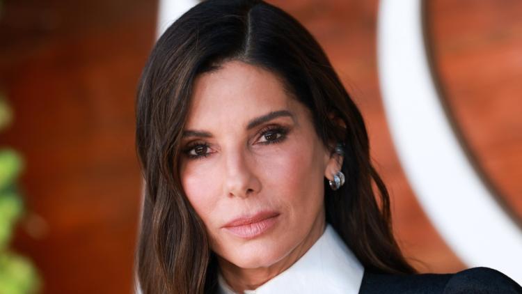 Sandra Bullock parle de ses expériences de perte de cheveux due au stress