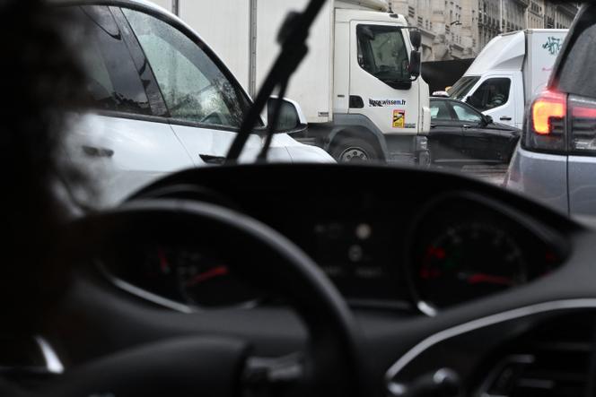 Les radios demandent l&rsquo;installation obligatoire de récepteurs dans les voitures