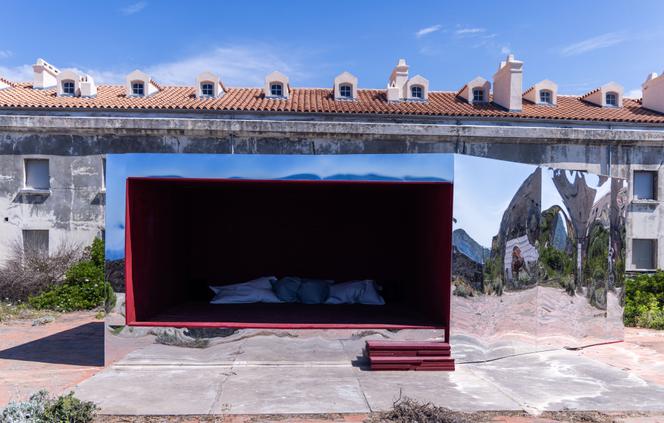 La Corse et ses Expositions Ancrées dans la Tradition et l&rsquo;Art Contemporain