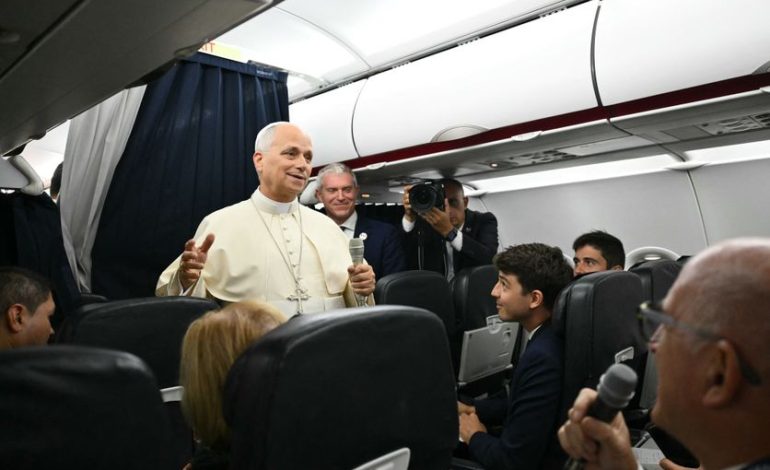Conférence de presse du pape Léon XIV après son voyage en France