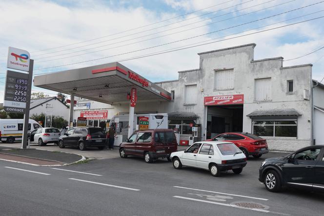 Le gouvernement envisage de nouvelles aides face à la flambée des prix du carburant