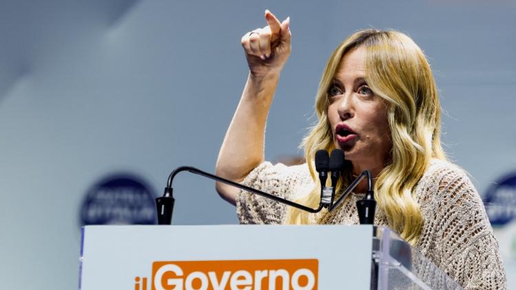 Giorgia Meloni et la question du voile intégral à l&rsquo;école en Italie