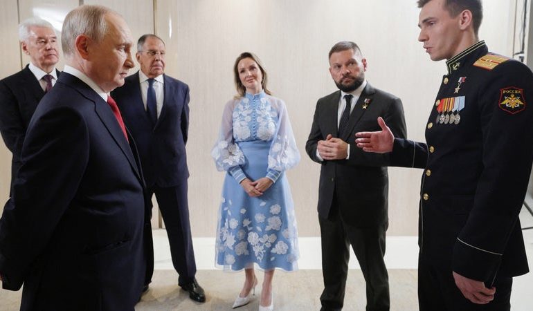 Vladimir Poutine et la militarisation de l&rsquo;élite russe