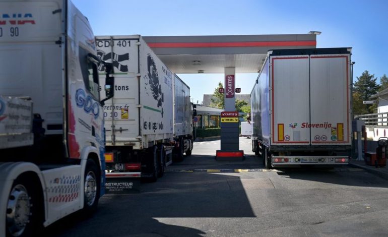Le gouvernement annonce des mesures pour limiter l&rsquo;impact de la hausse des prix du carburant