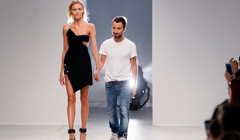 Saint Laurent : Vers un Changement chez les Créateurs