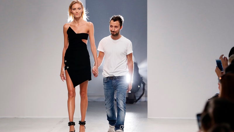 Saint Laurent : Vers un Changement chez les Créateurs