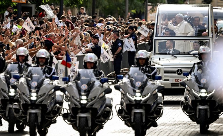 Fin de la visite de Léon XIV en France