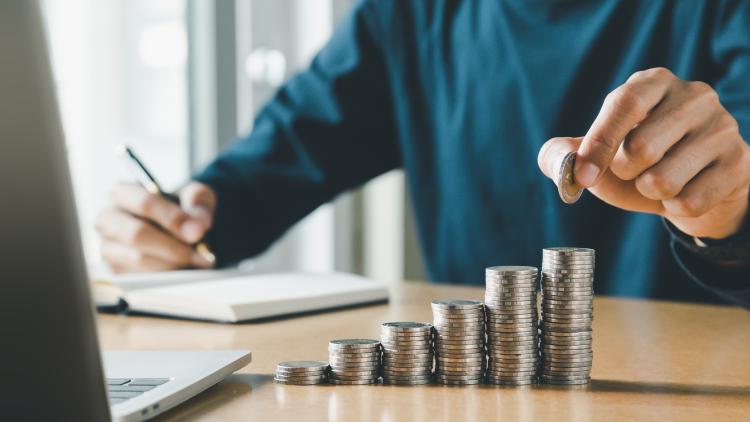 Suppression de l&rsquo;abattement fiscal pour les retraités : enjeu budgétaire