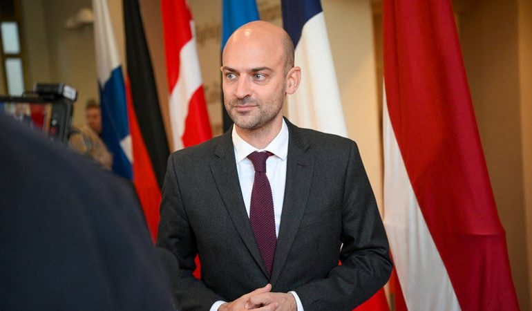 Le ministre français condamne les attaques russes près de la Pologne