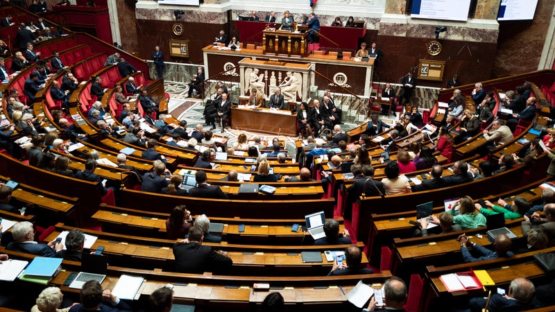La dissolution du gouvernement lors de l&rsquo;examen budgétaire exclue