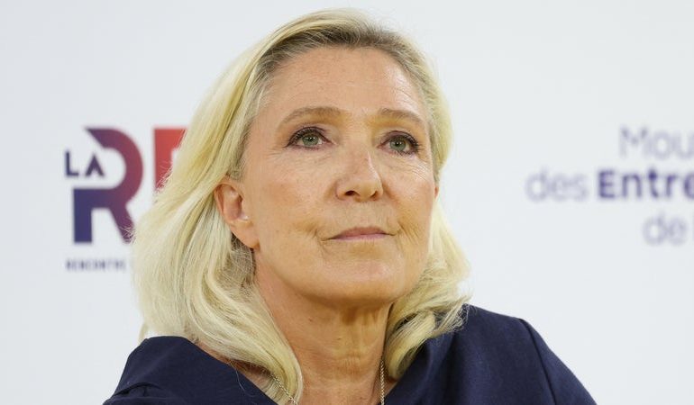 Marine Le Pen largement en tête des intentions de vote