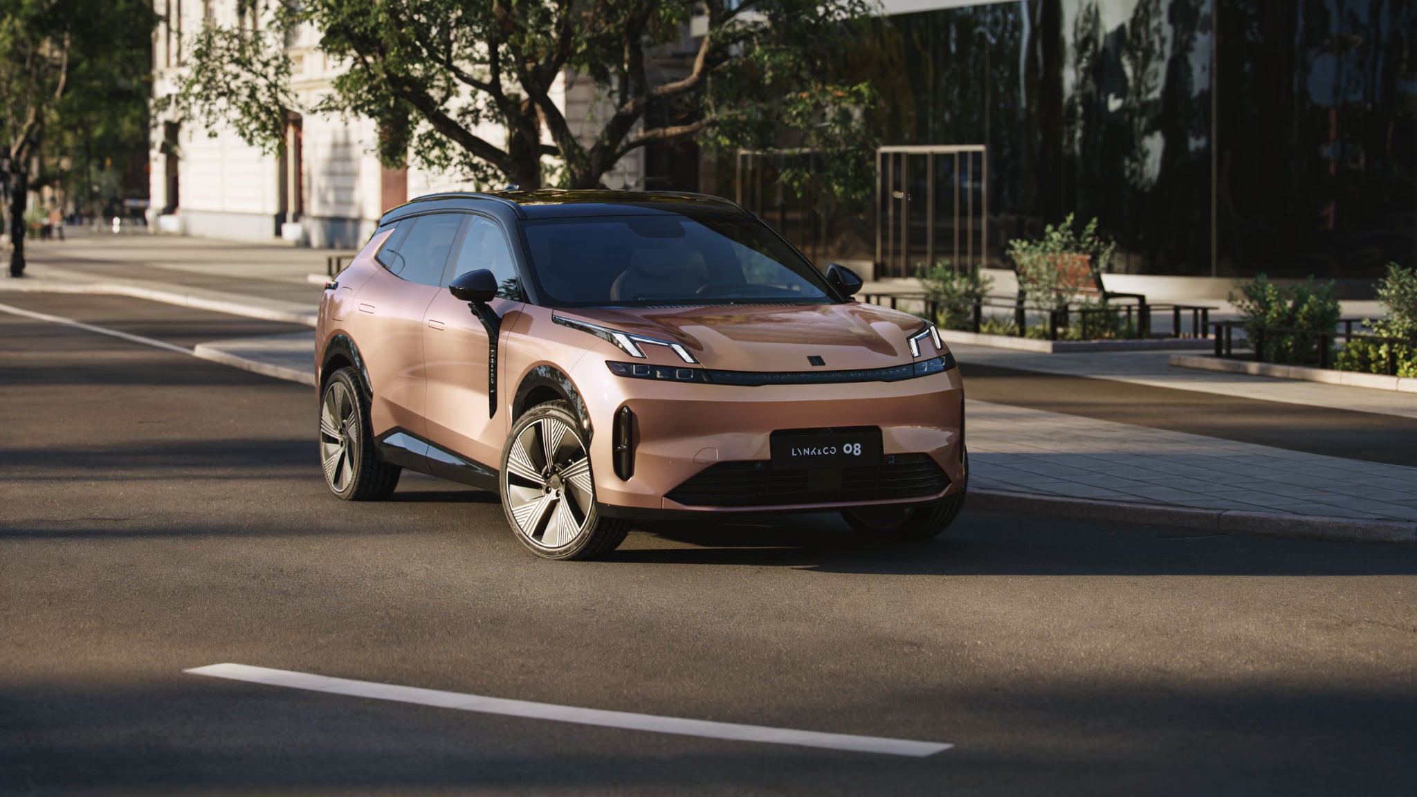 Lynk & Co 08 : un SUV hybride rechargeable prometteur