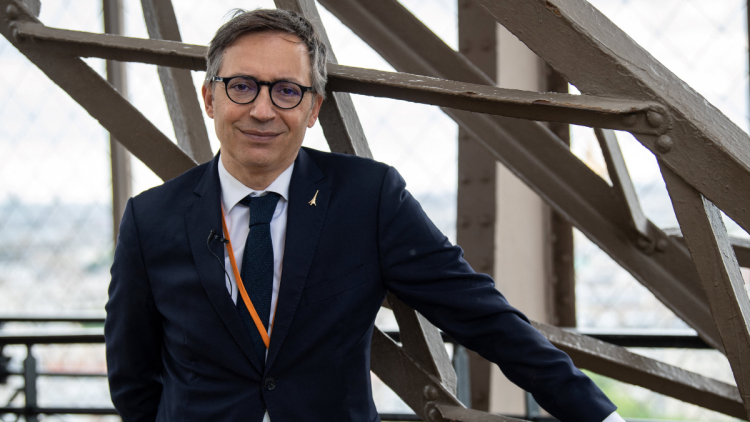 Démission du Directeur de la Tour Eiffel après Controverse