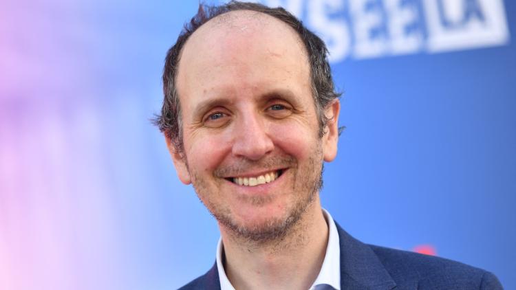 Jack Thorne appelle à la régulation de l&rsquo;utilisation de l&rsquo;IA dans le domaine du scénario