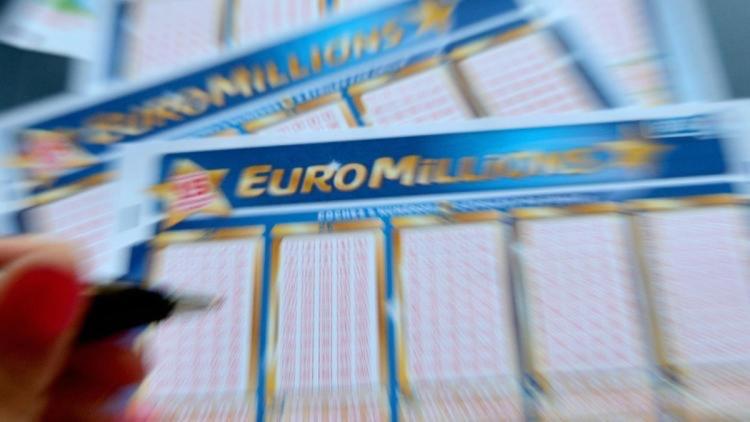 Un Réunionnais Gagne un Million d&rsquo;Euros et Partage avec sa Famille