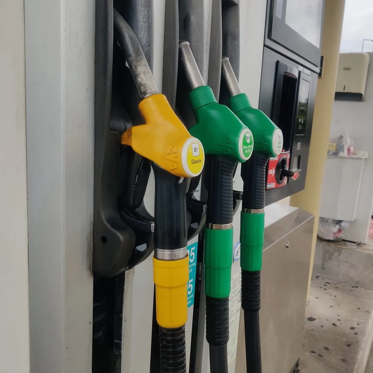 Nouvelles Mesures Gouvernementales pour Faire Face à la Hausse des Prix du Carburant