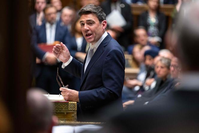 Andy Burnham indique un renforcement du contrôle étatique dans le secteur de l&rsquo;eau